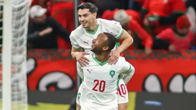 المغرب يُسقط الكاميرون بثنائية تاريخية ويبلغ نصف نهائي كأس أمم أفريقيا وسط فرحة جماهيرية عارمة