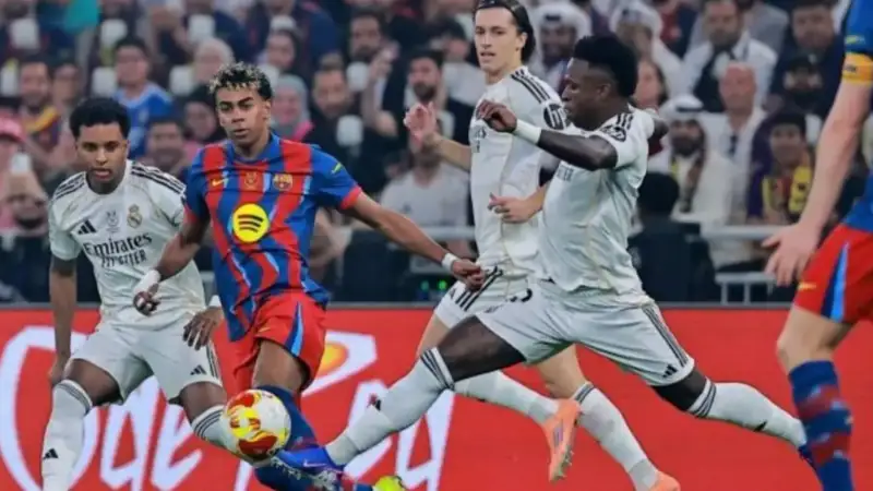 برشلونة يُسقط ريال مدريد ويتوَّج بالسوبر الإسباني في نهائي مثير بجدة