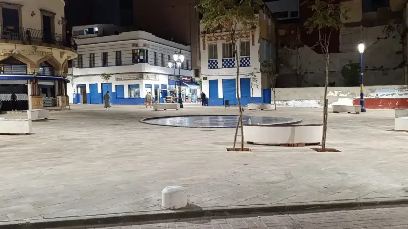 ساحة فلوريدو بالحسيمة تثير تساؤلات حول جودة الإنجاز وتدفع لمطالب بالتحقيق