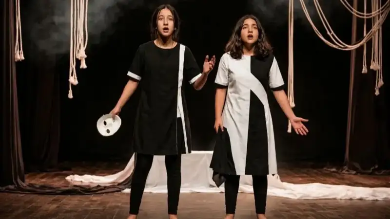 من رياح جبال الشمال إلى ثخوم رمال الجنوب… Groupe Scolaire Mon École تحتفل باليوم العالمي للمسرح بمدينة العيون