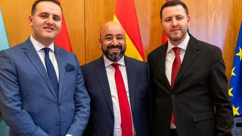الطالب الباحث إلياس بنعمر ينال شهادة الدكتوراه بأطروحة حول التعاون الثقافي المغربي-الإسباني