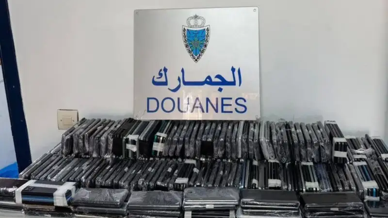 باب سبتة.. إحباط تهريب 294 هاتفا مستعملا مخبأة داخل مقاعد سيارة مرسيدس