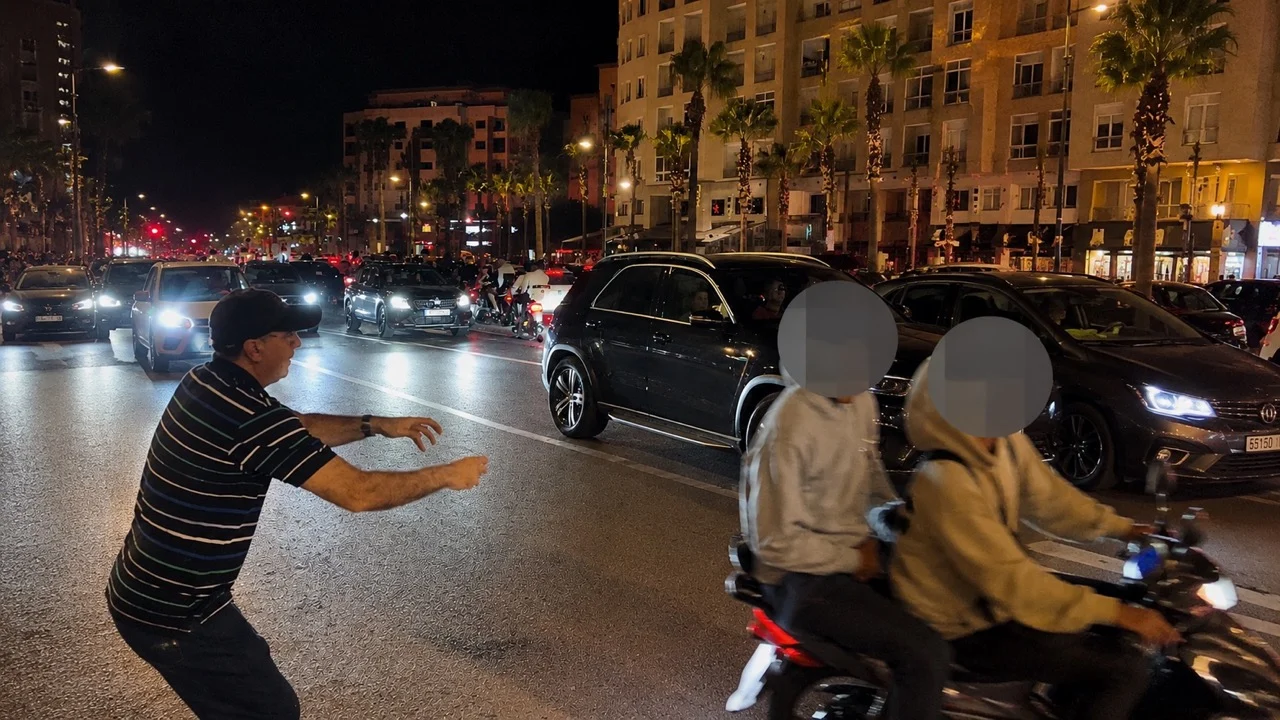 الأمن يطيح بمتورطين في سرقة هاتف صحفي خلال تغطيته احتفالات الجماهير بطنجة