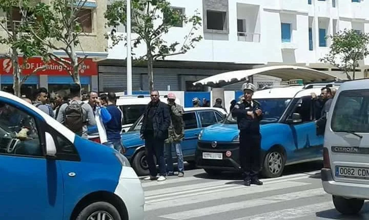 تسجيل صوتي يشعل الجدل حول تعريفة “الطاكسي الكبير” بين تطوان ومرتيل.. راكبات يستنجدن بالشرطة بعد خلاف على التسعيرة